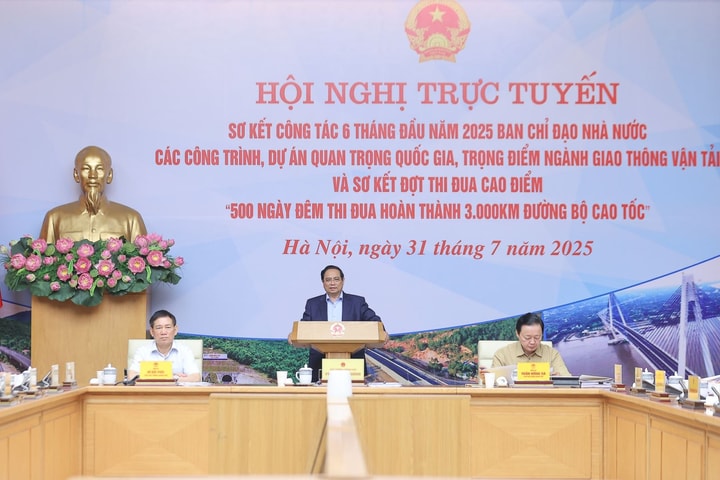 Thủ tướng: Hoàn thành xây dựng 3.000km đường bộ cao tốc trong năm 2025