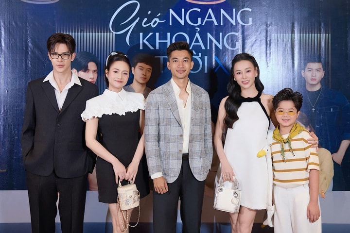 Phương Oanh trở lại màn ảnh nhỏ trong "Gió ngang khoảng trời xanh" sau 4 năm vắng bóng
