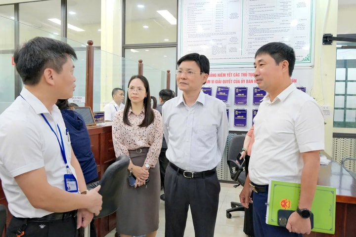 Thường trực HĐND thành phố Hà Nội khảo sát hoạt động của HĐND xã Yên Xuân, Hạ Bằng