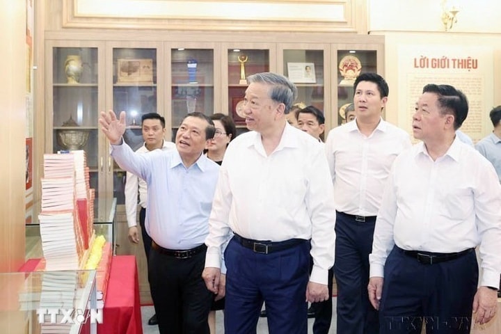 Phát huy truyền thống vẻ vang xây dựng ngành Tuyên giáo và Dân vận thực sự vững mạnh