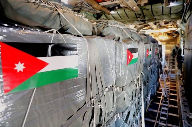 Jordan không vận hàng chục tấn hàng viện trợ cho Gaza