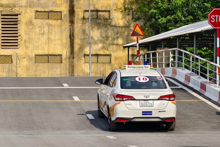 Gần 70% học viên đạt sát hạch lái xe, hàng chục nghìn hồ sơ tồn đọng chờ giải quyết