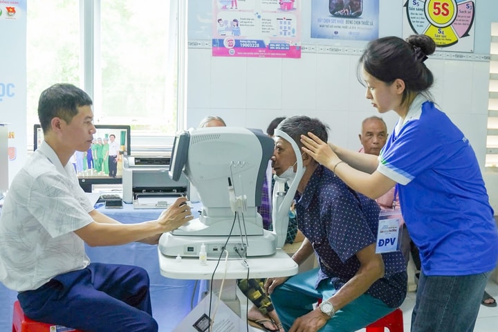 Mang ánh sáng trở lại cho người dân ở Đồng Tháp