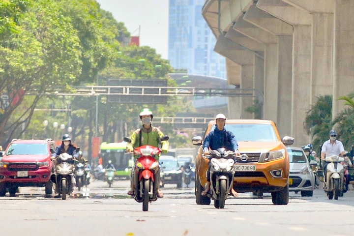 Bắc Bộ oi nóng, chiều tối nhiều nơi mưa dông