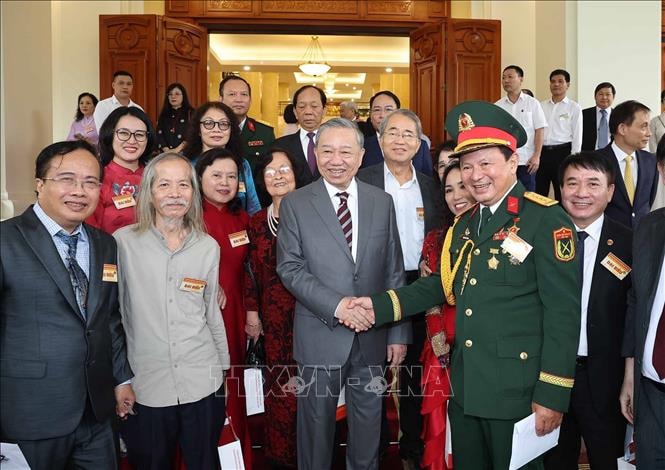 Tổng Bí thư Tô Lâm: Trí thức, nhà khoa học, văn nghệ sĩ tiếp tục là lực lượng tiên phong mở đường cho dân tộc tiến lên mạnh mẽ