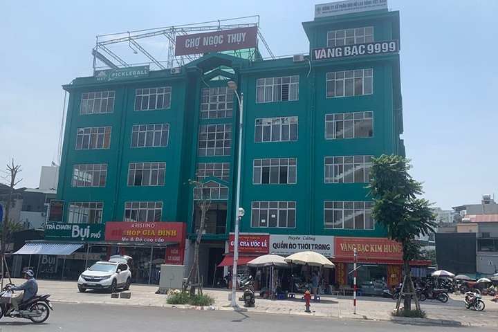 Chợ xây 5 tầng... 4 tầng bỏ không