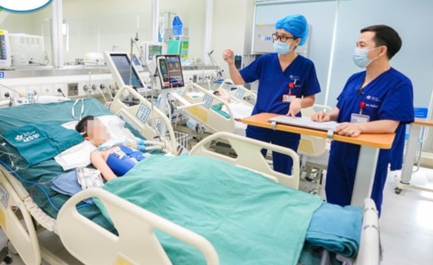 Gặp trẻ đuối nước đừng dốc ngược, hãy ép tim, thổi ngạt đúng cách