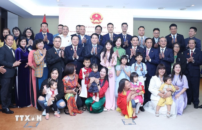 Chủ tịch nước Lương Cường gặp mặt cộng đồng người Việt Nam tại Angola