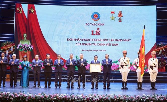 Tổng Bí thư Tô Lâm dự Lễ Kỷ niệm 80 năm Ngày truyền thống ngành Tài chính và đón nhận Huân chương Độc lập hạng Nhất