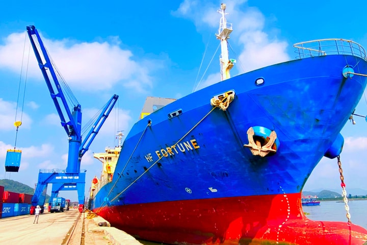 Đề xuất nâng mức hỗ trợ tàu container đi quốc tế qua Cảng Cửa Lò