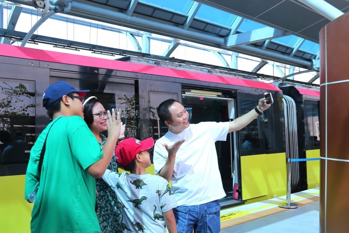 Tròn một năm vận hành tuyến metro Nhổn - Cầu Giấy: Tỷ lệ hành khách hài lòng vượt 99,9%