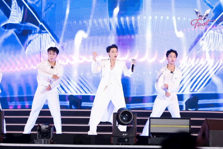 “Anh trai”, “Chị đẹp”, “Em xinh” khuấy động đại nhạc hội “V Fest”