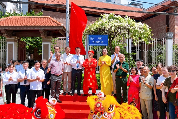 Phường Thanh Liệt gắn biển tên phố Vũ Đức Úy và Tưởng Dân Bảo