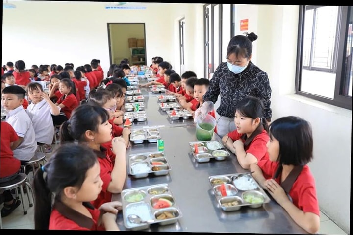 Hà Nội giao nhiệm vụ cho các đơn vị triển khai hỗ trợ bữa ăn bán trú cho học sinh