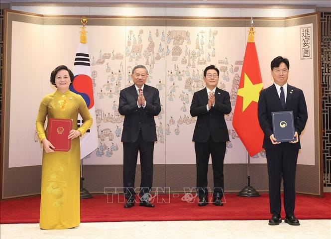 Tổng Bí thư Tô Lâm chứng kiến Lễ trao các văn kiện hợp tác Việt Nam - Hàn Quốc