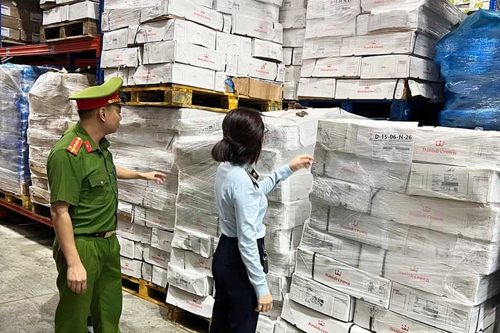Hà Nội: Tạm giữ hơn 15,7 tấn xương lưng lợn đông lạnh hết hạn sử dụng