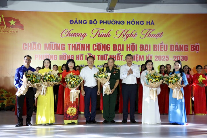 Sôi nổi chương trình văn nghệ chào mừng thành công Đại hội Đảng bộ phường Hồng Hà