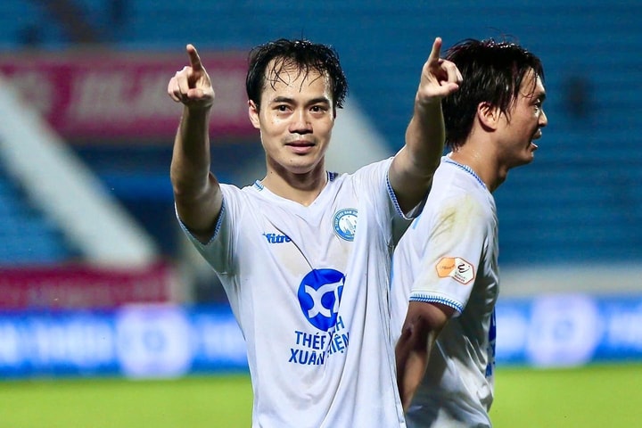Tiền đạo Văn Toàn phẫu thuật thành công, nghỉ thi đấu 6 tháng