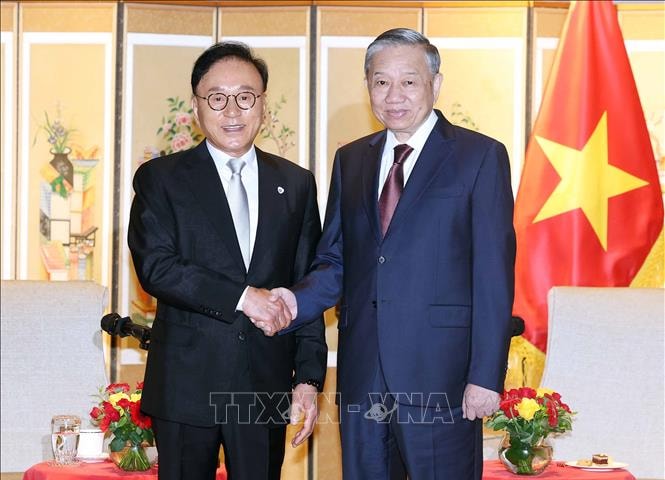 Tổng Bí thư Tô Lâm tiếp nguyên Tổng Lãnh sự danh dự Việt Nam Park Soo Kwan tại Hàn Quốc