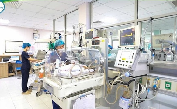Bé sơ sinh tử vong sau 2 ngày vì gia đình "chọn ngày giờ đẹp” sinh mổ