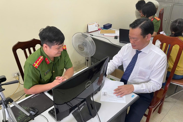 Phường Hồng Hà triển khai đồng bộ cấp đổi thẻ đảng viên