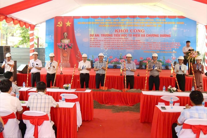 Chương Dương gắn biển, khởi công công trình chào mừng Đại hội Đảng bộ xã