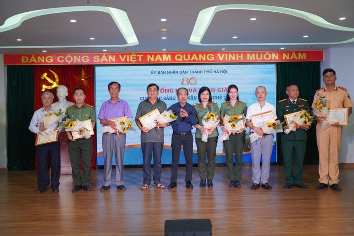 Trao giải cuộc thi sáng tác văn học nghệ thuật "Công an Thủ đô vì bình yên cuộc sống"