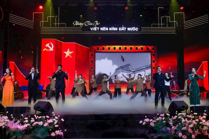 Xúc động chương trình nghệ thuật “Những câu thơ viết nên hình đất nước”