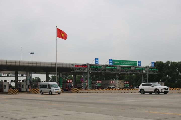 Ngày đầu thí điểm cấm xe tải vào làn 1, cao tốc Hà Nội – Hải Phòng và Pháp Vân – Cầu Giẽ