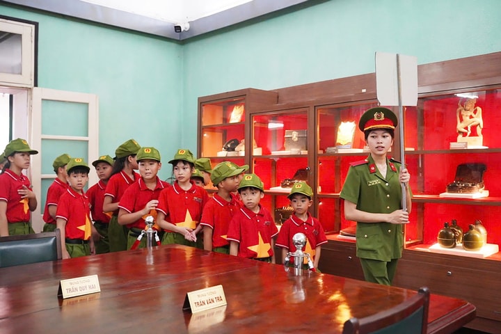 Khám phá Hà Nội qua những di tích lịch sử, cách mạng