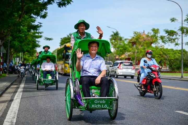 Đặc sắc Grab xích lô đưa du khách trải nghiệm tại Huế
