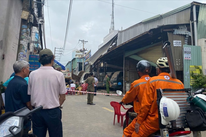 TP Hồ Chí Minh: Hiện trường tan hoang sau vụ nổ Công ty Kính màu Ngọc Hân