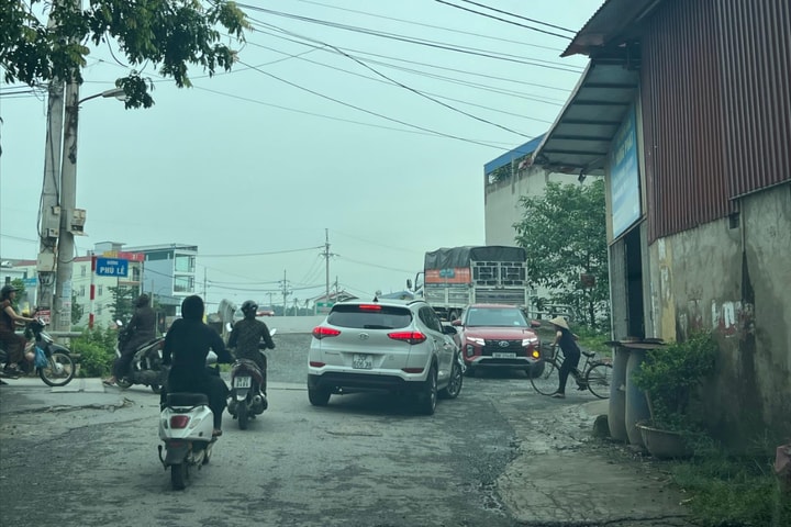 Dự án đường H14 và cầu Cần Kiệm (xã Hạ Bằng) chậm tiến độ, gây mất an toàn giao thông