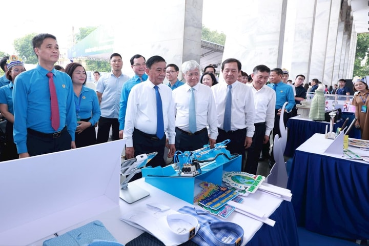 Tôn vinh sáng kiến tiêu biểu khát vọng cống hiến của người lao động