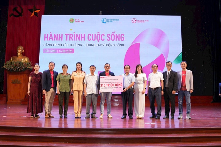 Tầm soát ung thư cho phụ nữ, tặng quà trị giá 310 triệu đồng cho trẻ em