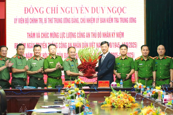 Phát huy truyền thống anh hùng, đoàn kết của lực lượng Công an Thủ đô