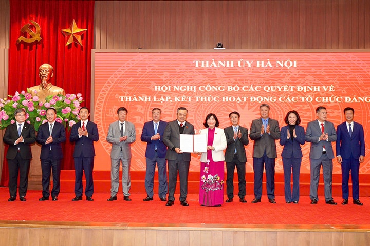 Gương mẫu xây dựng chính quyền tinh, gọn, mạnh, hiệu năng, hiệu lực, hiệu quả