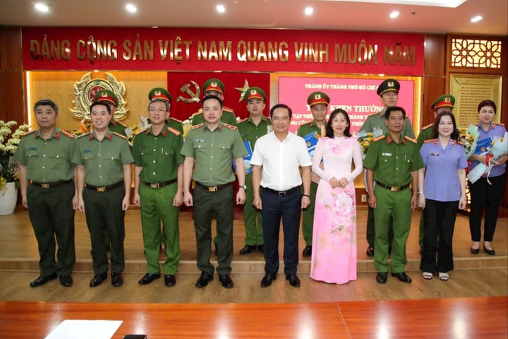 Công an TP Hồ Chí Minh được khen thưởng thành tích triệt phá đường dây đánh bạc hơn 20.000 tỷ đồng