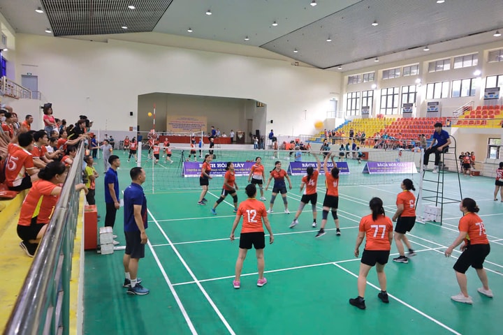 Lần đầu tiên, xã Ô Diên tổ chức giải bóng chuyền hơi