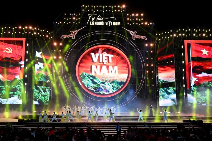 Chương trình nghệ thuật đặc biệt “Tự hào là người Việt Nam”: Nhịp cầu kết nối triệu trái tim Việt Nam yêu nước