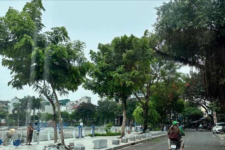 Ra quân xử lý vi phạm trật tự đô thị sau phản ánh của Báo Hànộimới