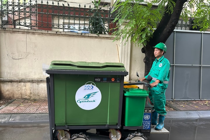 Hà Nội đẩy mạnh cơ giới hóa thu gom rác