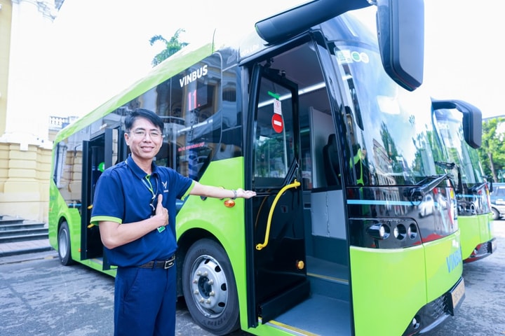 VinBus khai trương tuyến buýt điện miễn phí E11 kết nối du lịch Thủ đô