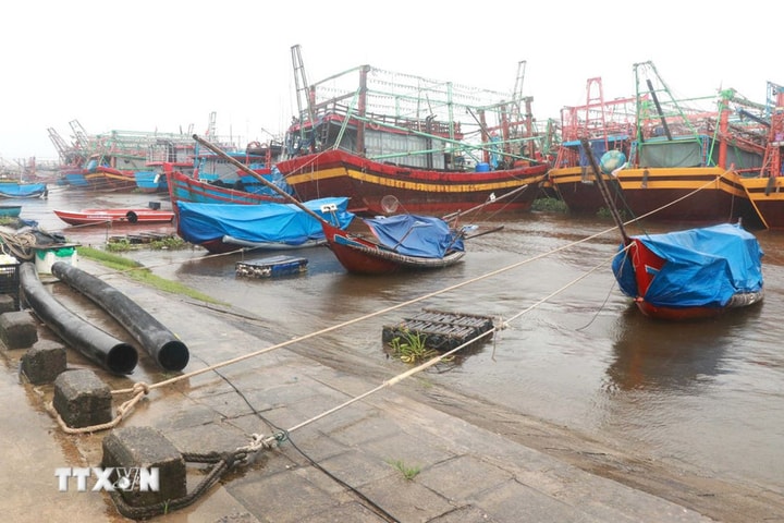 Quảng Ninh cấm biển, ngừng cấp phép tàu ra khơi từ 13h ngày 18-8