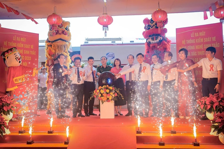 Đường sắt ra mắt Đoàn tàu 5 cửa ô và hệ thống kiểm soát vé bằng công nghệ sinh trắc học
