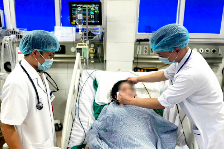 Bệnh viện Bạch Mai và kỳ tích cứu sản phụ bị lao màng não và em bé ở tuần thai 31