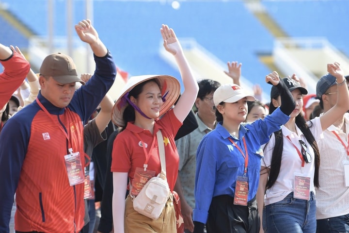 Ngọc Thanh Tâm, Thu Quỳnh hăng say tập luyện cho lễ diễu hành