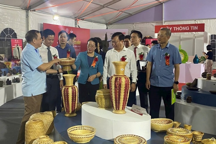 Khai mạc Hội chợ thương hiệu hàng xuất khẩu Việt Nam năm 2025
