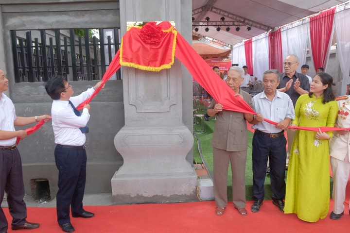 Xã Trung Giã gắn biển công trình di tích cách mạng Tân Yên