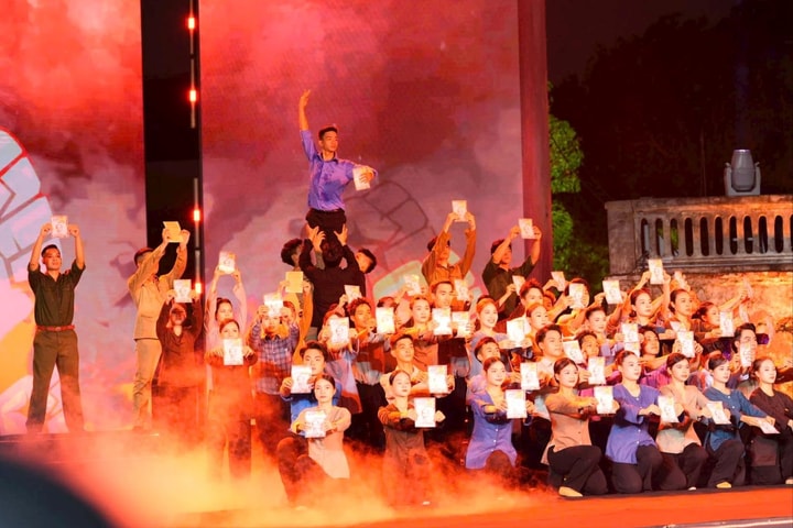 Cầu truyền hình “Thời cơ vàng”: Dấu ấn lịch sử và khát vọng xây dựng đất nước hùng cường